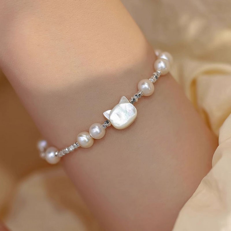 White Mother of Pearl Cat-shaped Freshwater Pearl Bracelet