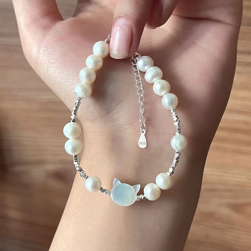 White Mother of Pearl Cat-shaped Freshwater Pearl Bracelet