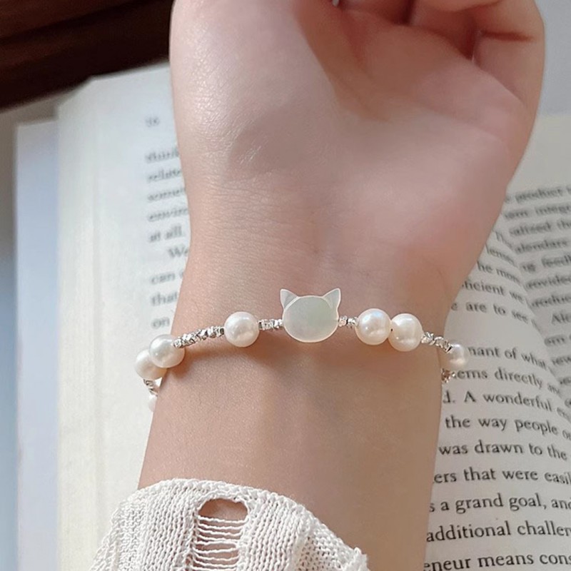 White Mother of Pearl Cat-shaped Freshwater Pearl Bracelet