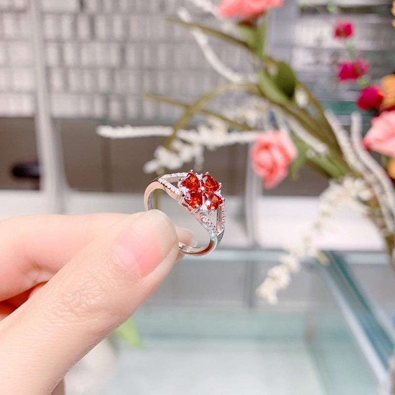 Lucky Four-Leaf Clover Garnet Micro-inlaid Ring with Open Design