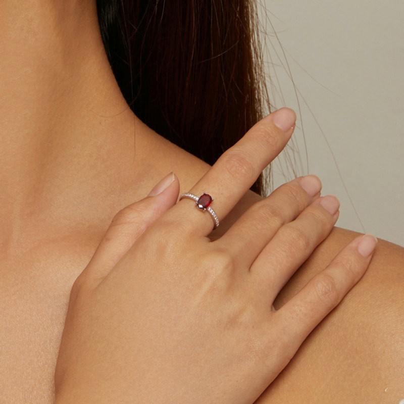 Simple Garnet Ring in Red 