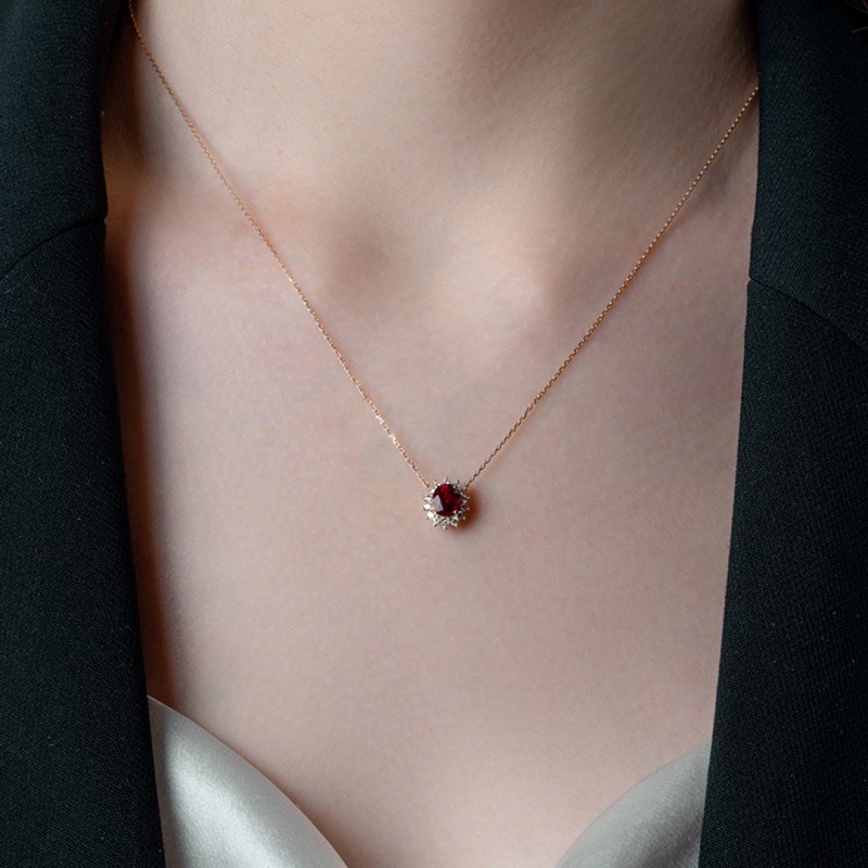 Vintage Minimalist Necklace with Garnet