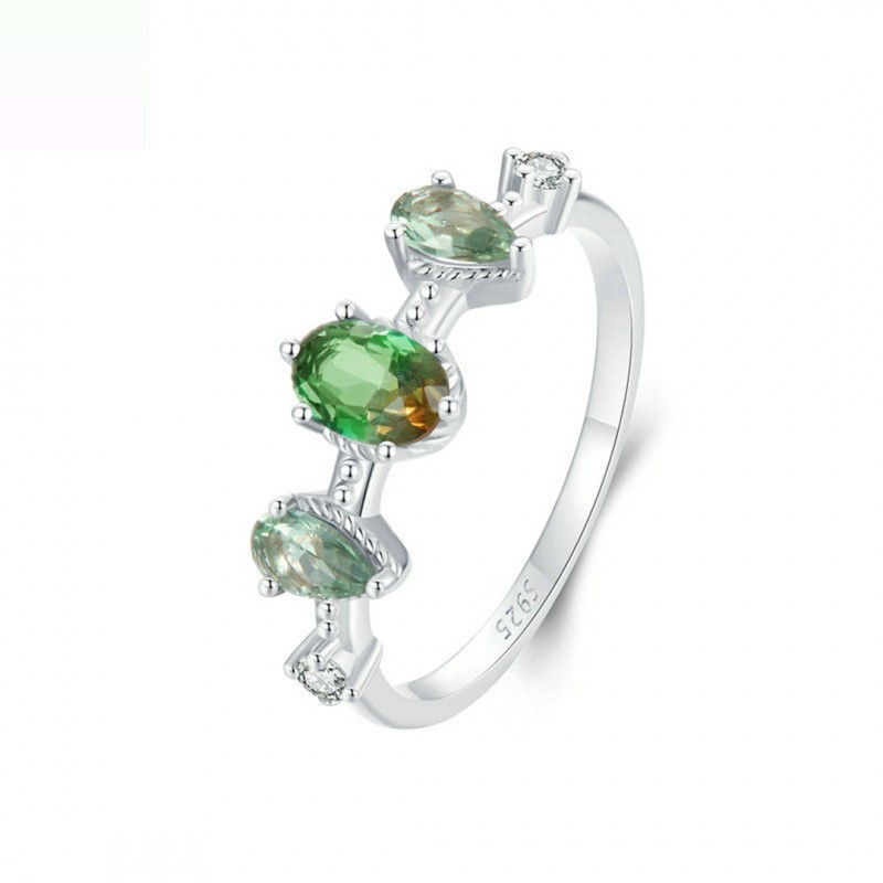 Gradient Green Tourmaline Luxurious and Elegant Ring