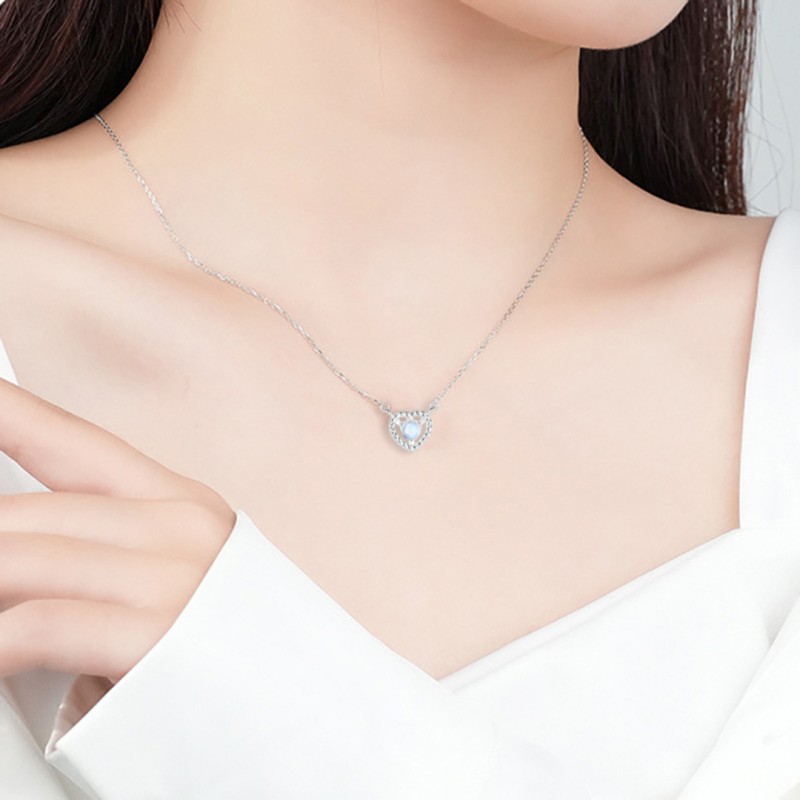 Versatile Fashionable Heart-shaped Moonstone Collarbone Necklace