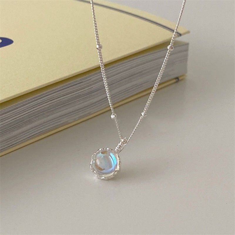 Moonstone Round Necklace with Niche Design