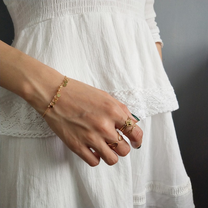 Gold Round Disk Delicate Bracelet 