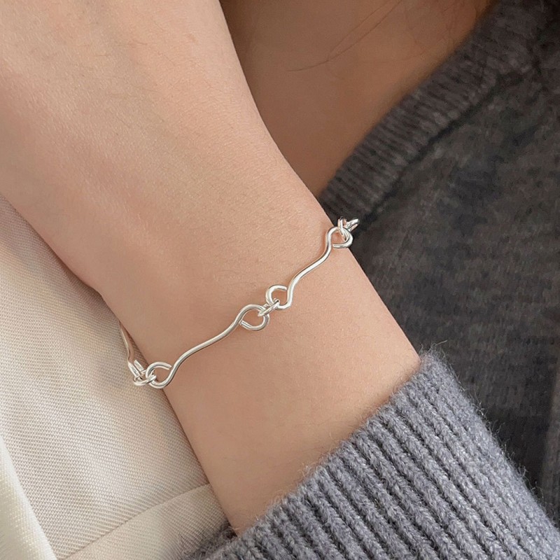 Gold Clasp Bracelet - Minimalist and Stylish