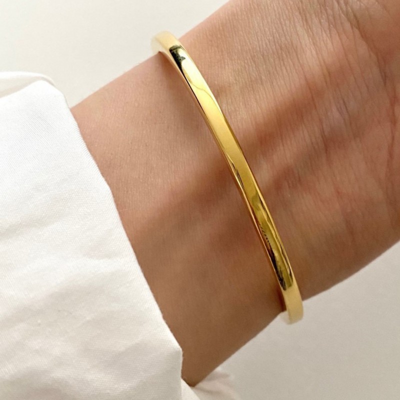 Simple and Elegant Cuff 18K 