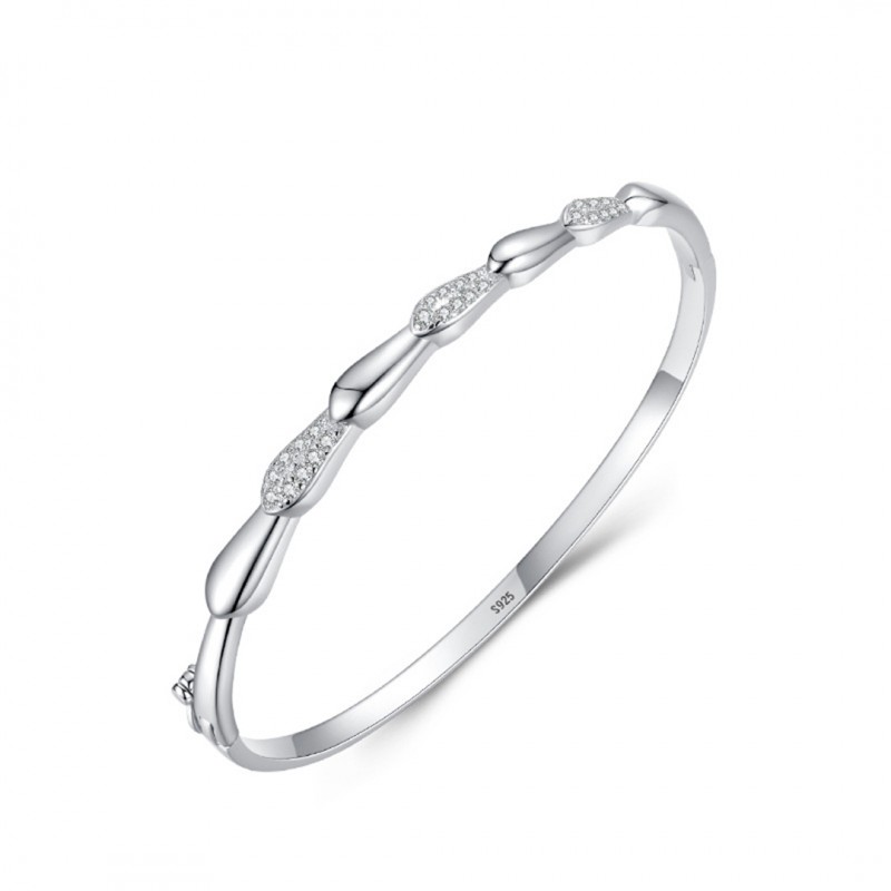 Personalized and Fashionable Bangle with Diamond Inlays