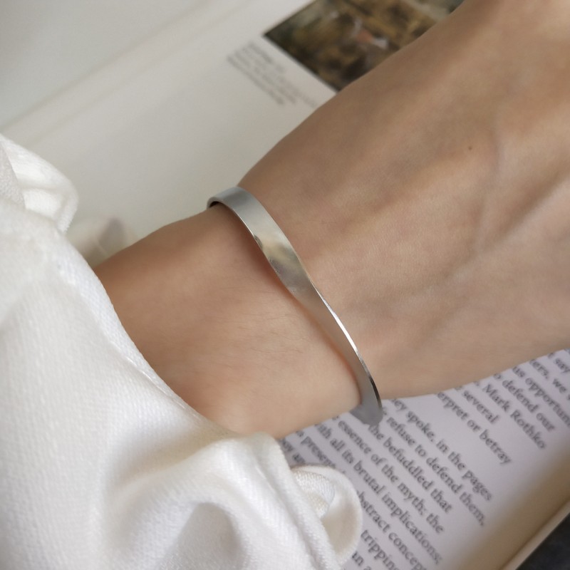 Minimalist Personality Twisted Frosted Bangle Cuff