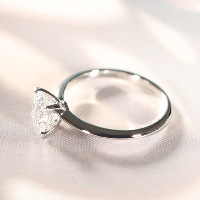 Elegant Princess-Cut Diamond Engagement Ring 