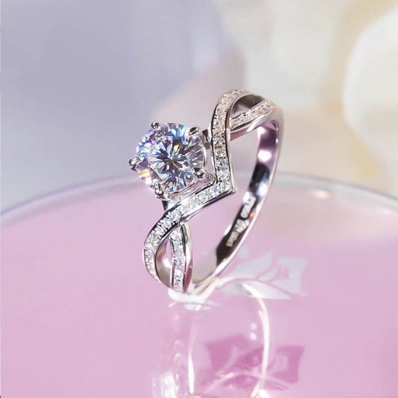 Diamond Engagement Ring Versatile V-Shaped Six-Prong Setting