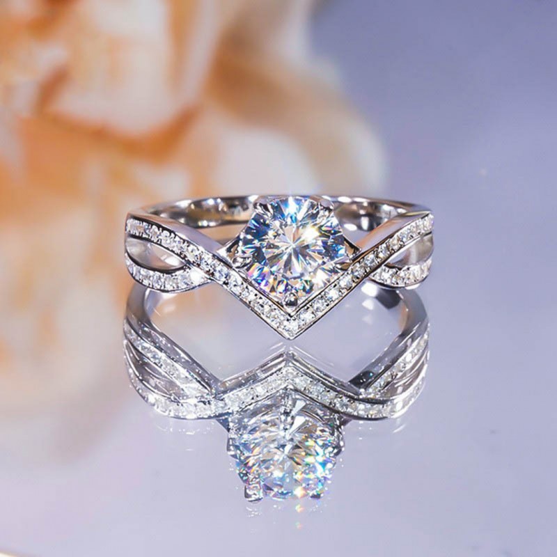 Diamond Engagement Ring Versatile V-Shaped Six-Prong Setting