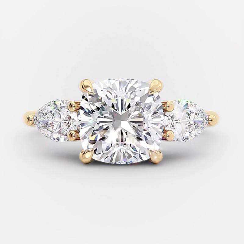 Pillow-cut Three-stone Engagement Ring Luxurious and Elegant High-carbon Diamond