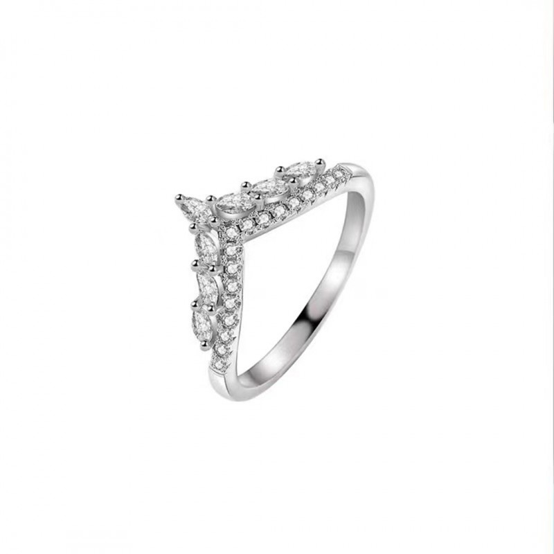 Fashionable and Exquisite High-carbon Diamond Engagement Ring V-shaped Crown