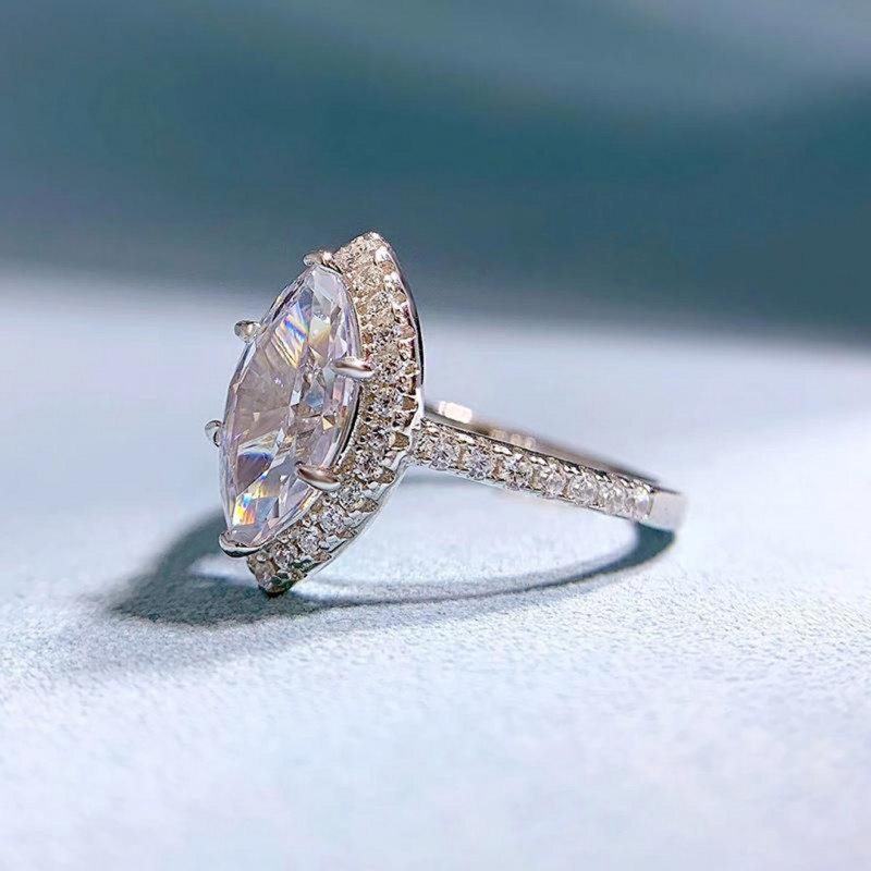 Horse-eye-shaped High-carbon Diamond Engagement Ring 