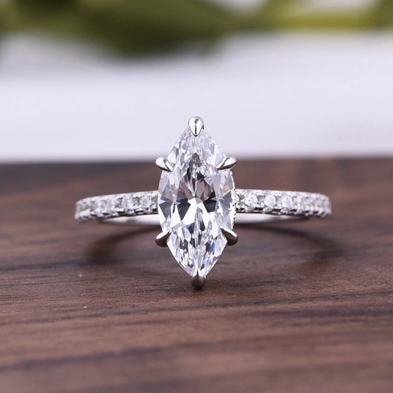 Horse-eye-shaped High-quality Diamond Engagement Ring 