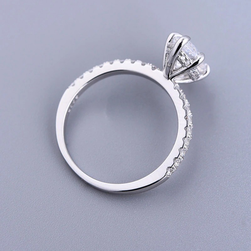 Horse-eye-shaped High-quality Diamond Engagement Ring 