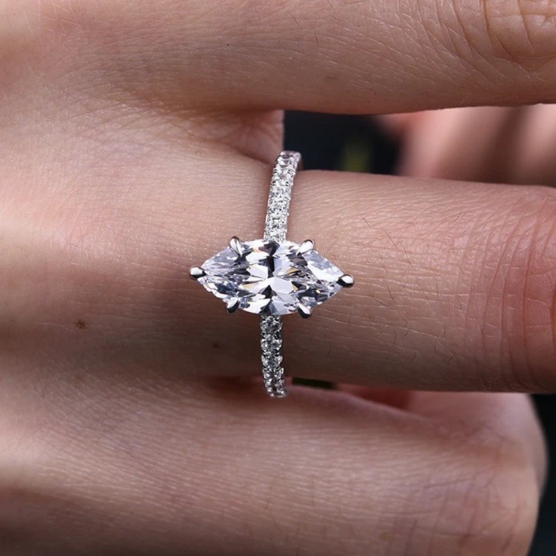 Horse-eye-shaped High-quality Diamond Engagement Ring 