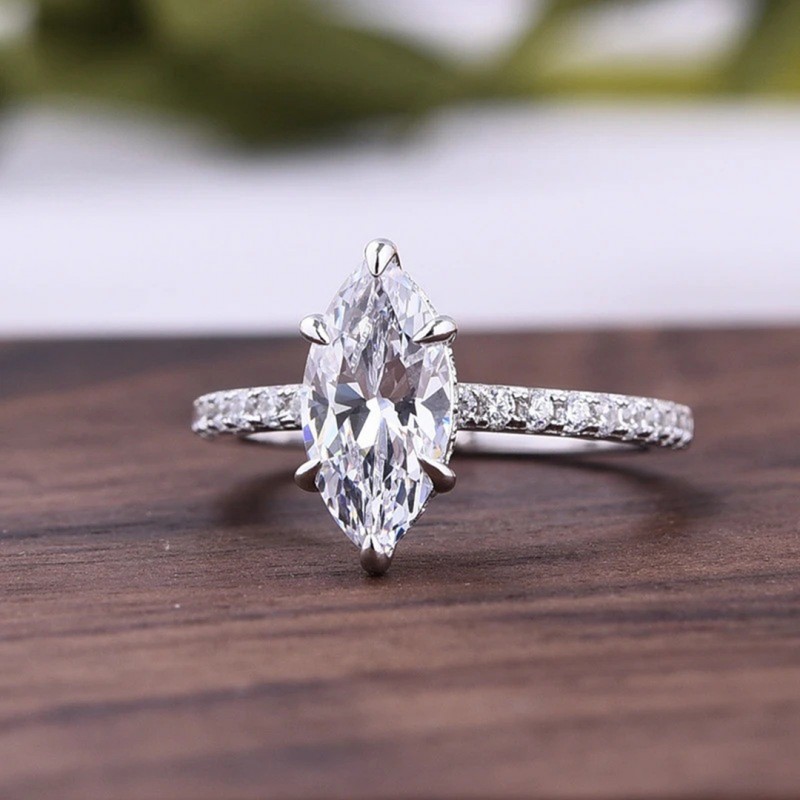 Horse-eye-shaped High-quality Diamond Engagement Ring 