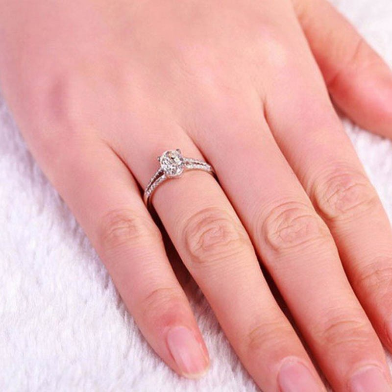 Stylish Luxury Pure Silver Oval Zircon Engagement Ring