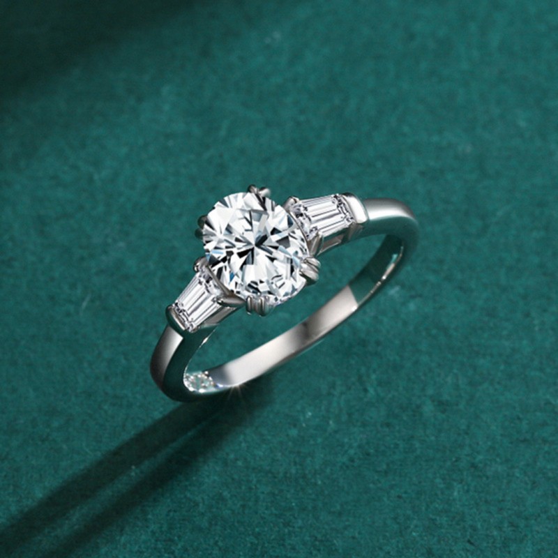 Light Luxury Egg-shaped Cubic Zirconia Engagement Ring