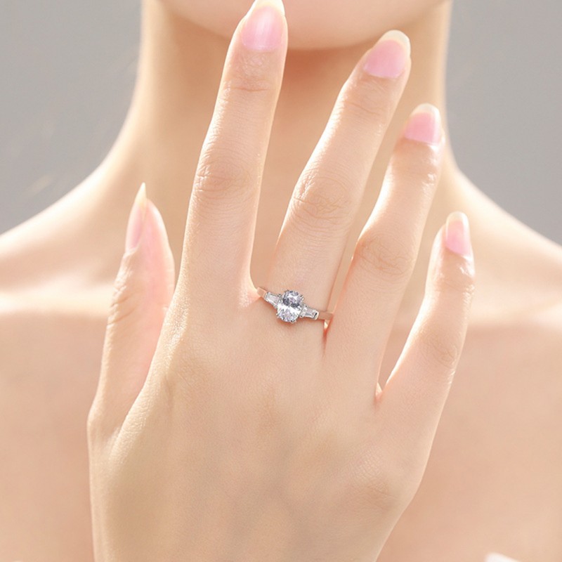 Light Luxury Egg-shaped Cubic Zirconia Engagement Ring