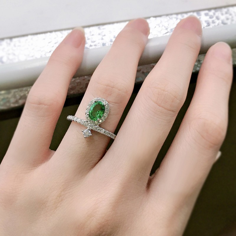 1 Carat Emerald Full Diamond Simple and Versatile Engagement Ring