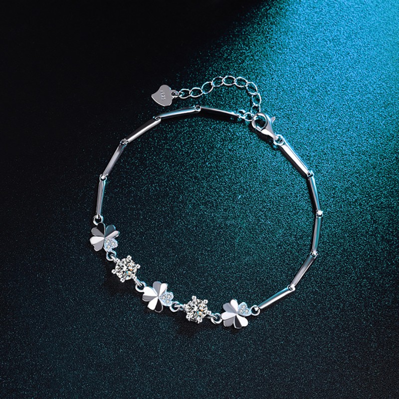 Four-Leaf Clover Mozambique Stone Bracelet 