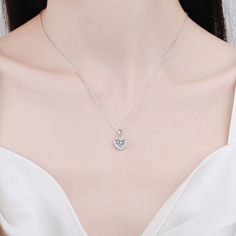 Heart-Shaped 1 Carat Mozambique Stone Pendant Necklace, Versatile