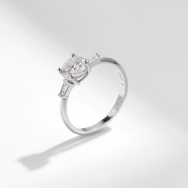 1 Carat Moissanite Sparkling Diamond-Set Ring 