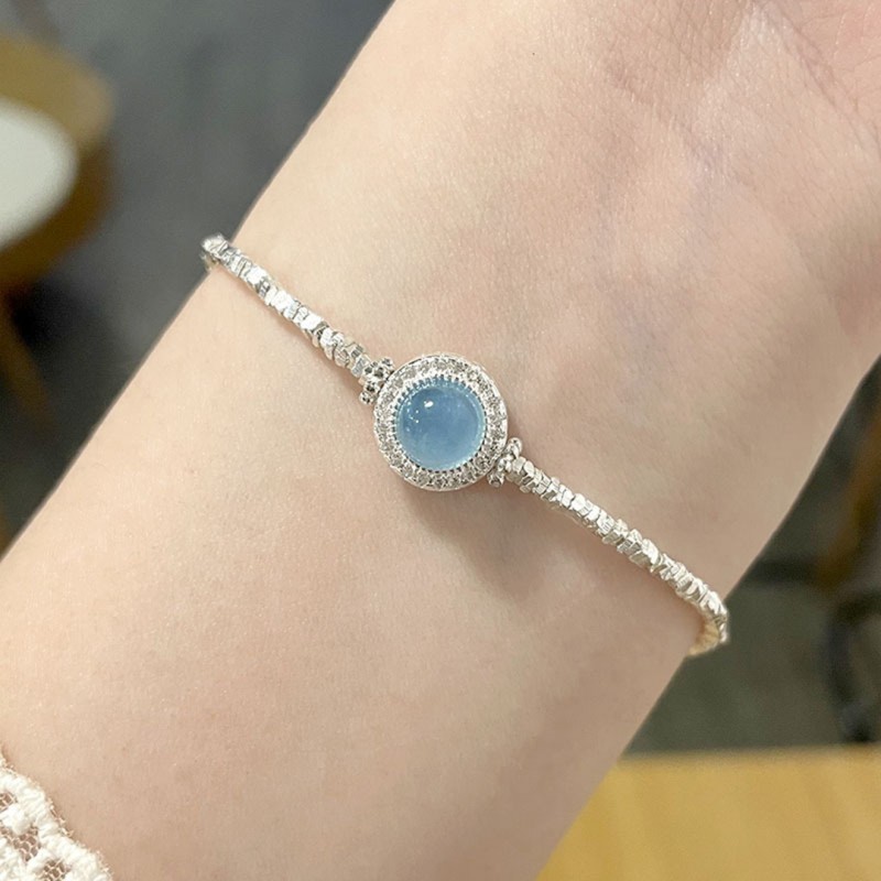 Natural Aquamarine Chip Bracelet with Minimalistic Ice Crack Texture