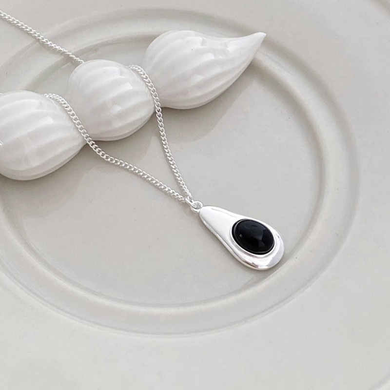 Water Drop Black Agate White Jade Necklace