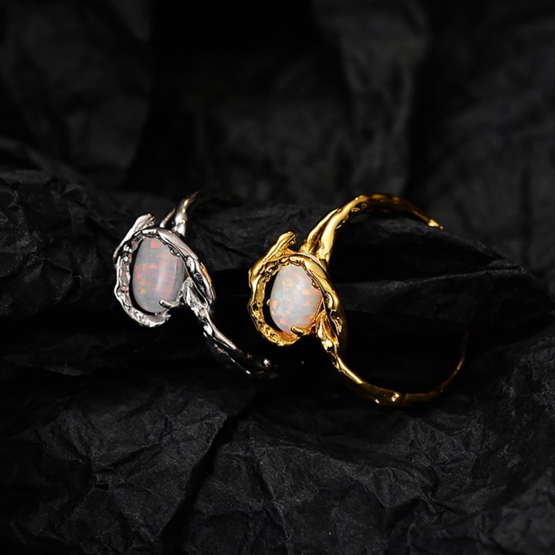 Unique Light Luxury Hand-Wrapped Opal Ring Open-Mouthed 