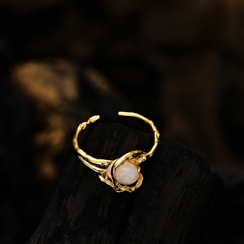 Unique Light Luxury Hand-Wrapped Opal Ring Open-Mouthed 