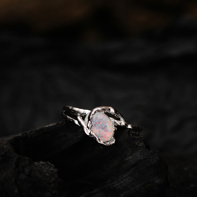 Unique Light Luxury Hand-Wrapped Opal Ring Open-Mouthed 