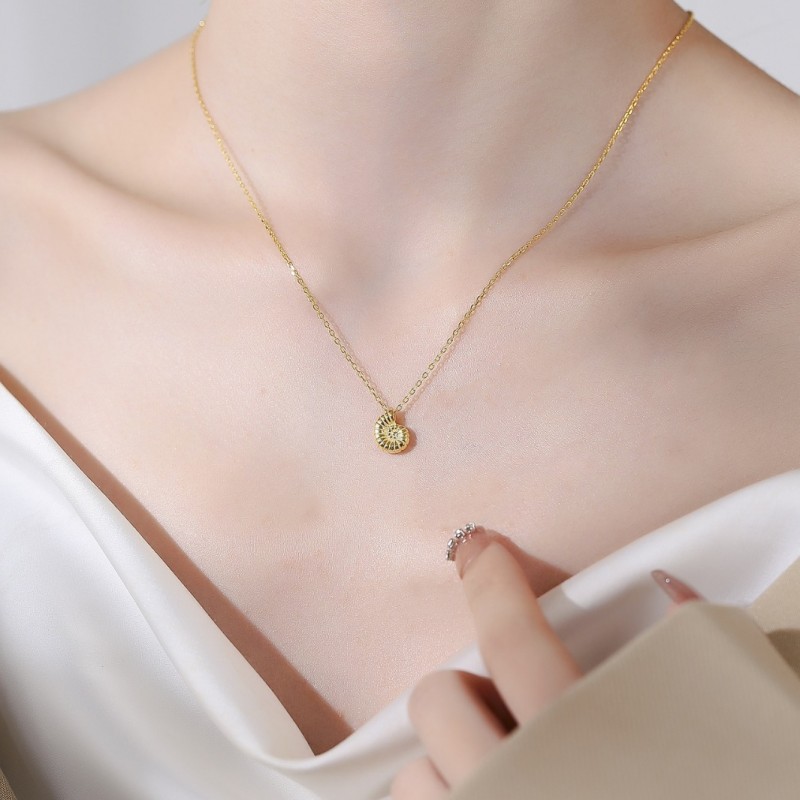 Gold Conch Necklace Niche Fashion