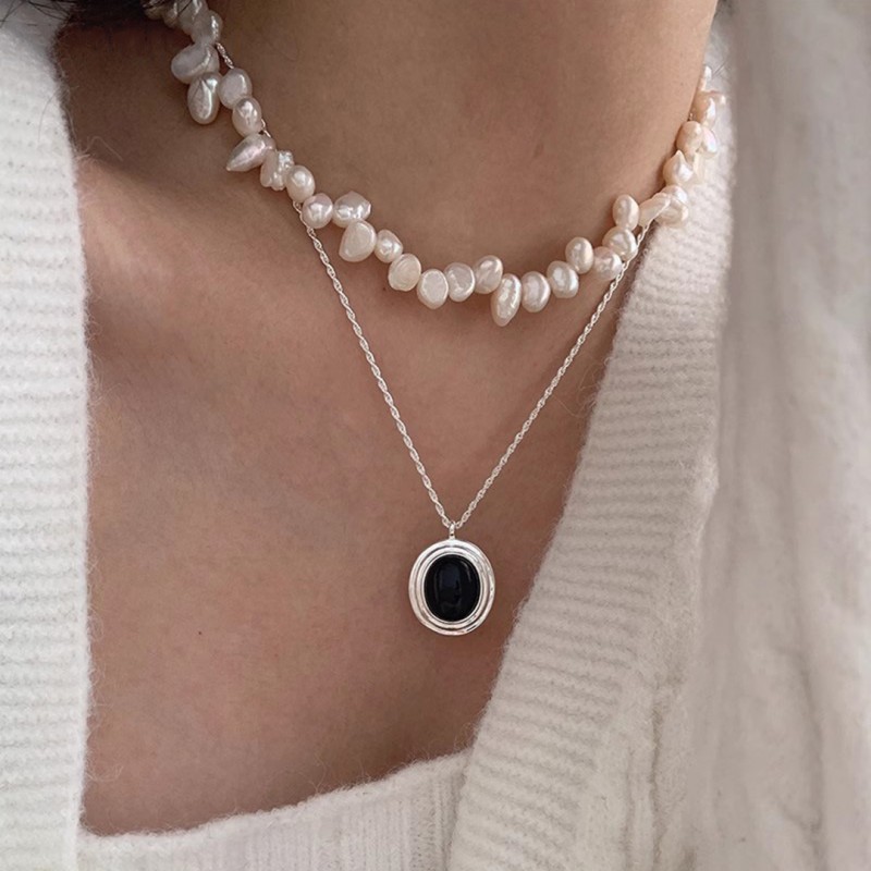 Oval Black Agate Necklace Niche