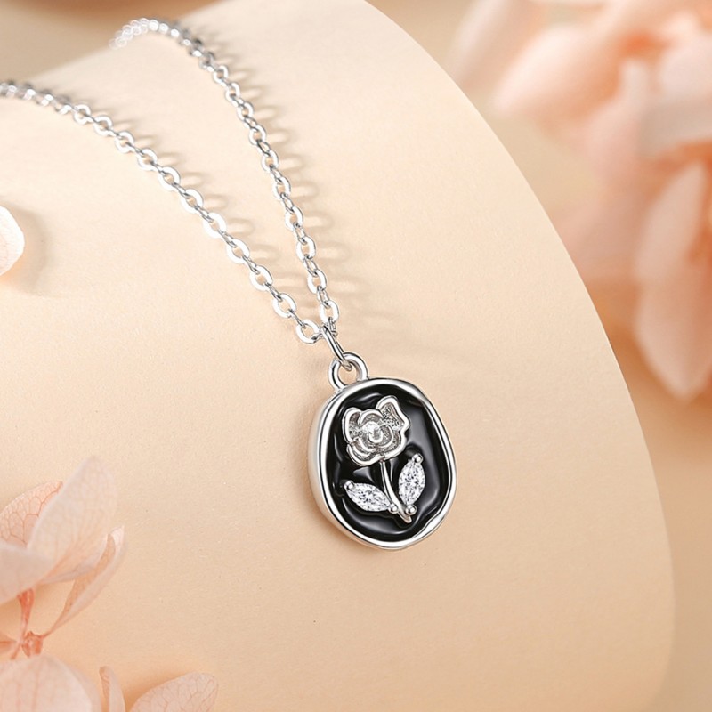 Rose Flower Round Pendant Necklace Retro