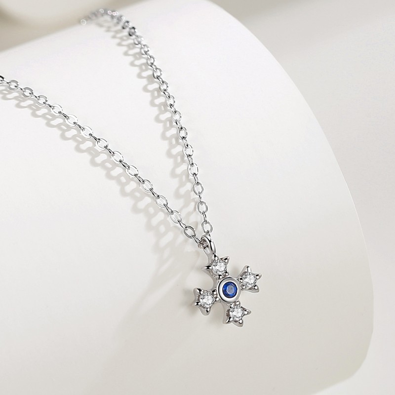 Cross Inlaid Diamond Necklace 