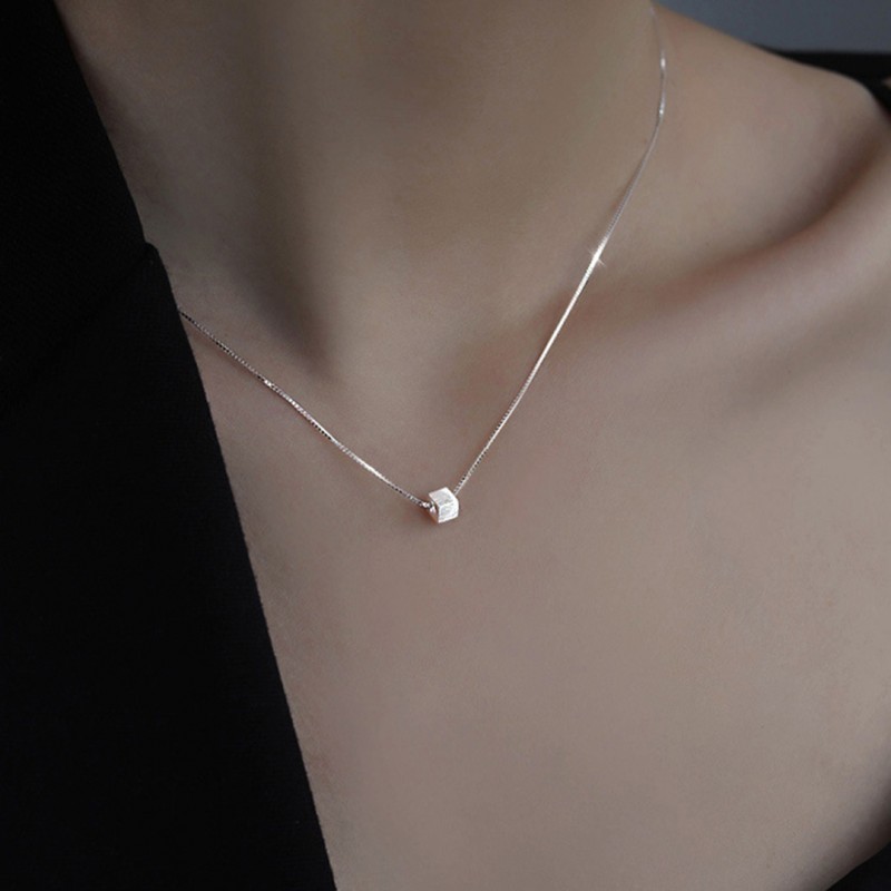 Elegant Geometric Cube Design Necklace