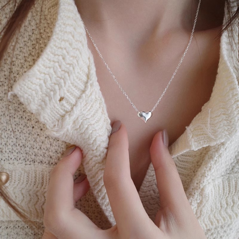 Niche Design Simple 3D Glossy Peach Heart Collarbone Chain