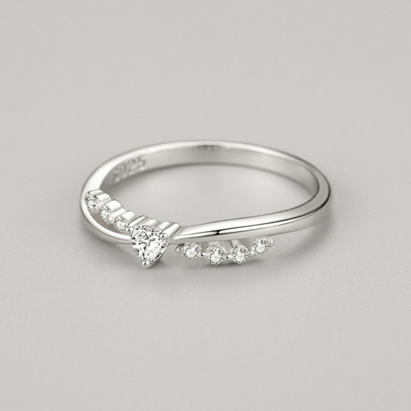 Trendy Crossed Heart-shaped Diamond-set Ring, Stackable