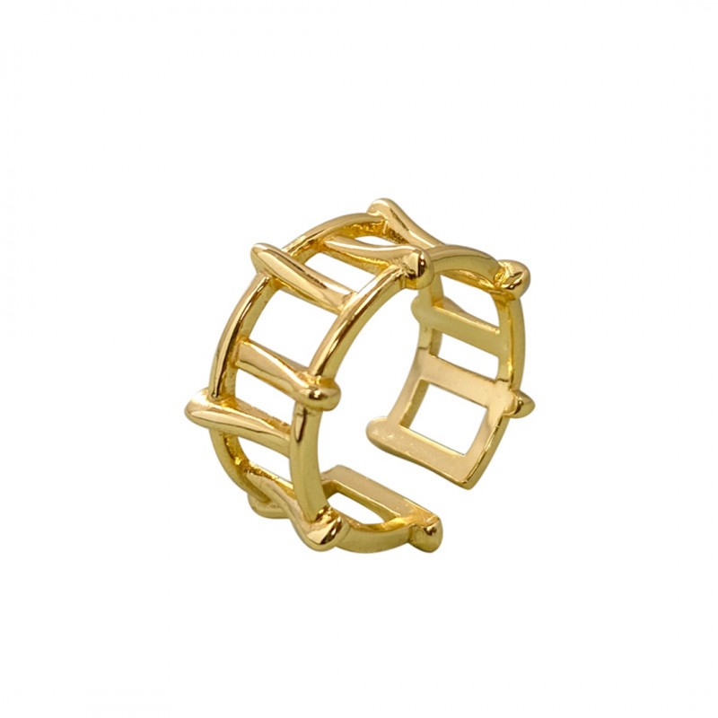 Hollow Geometric Ring with Simple Open Design